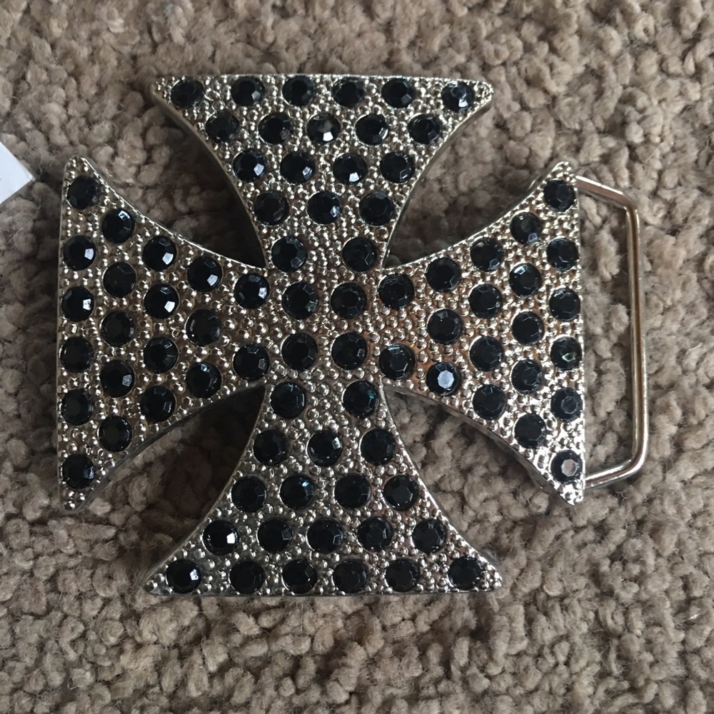 Cross belt buckle